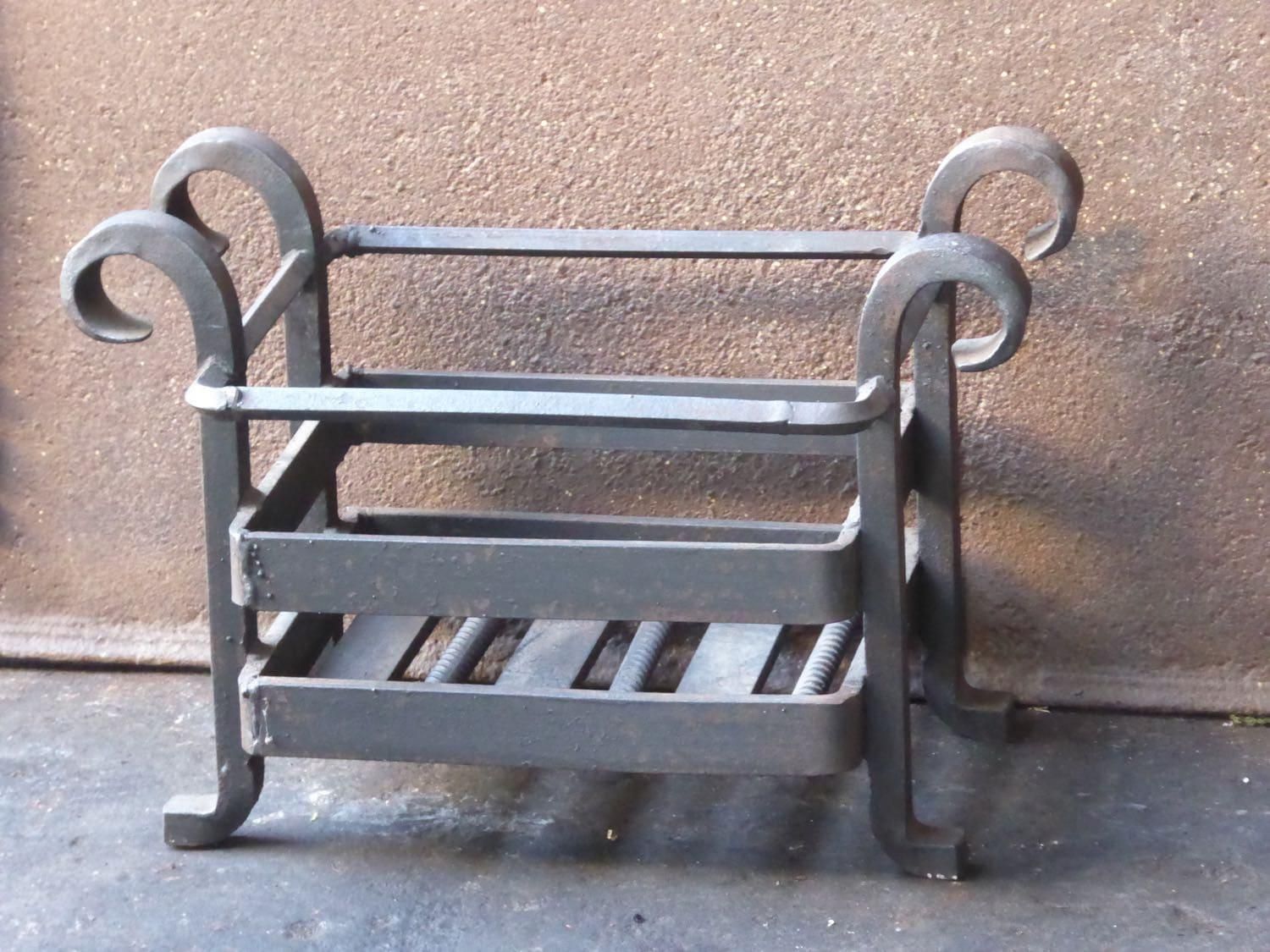 English Victorian Style Fireplace Grate Or Fire Basket, 20th Century photo 337.0