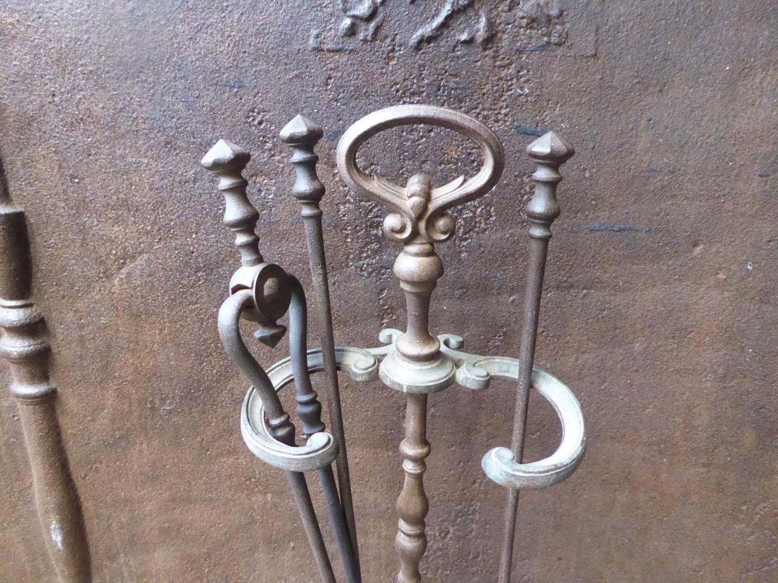 Antique English Victorian Fireplace Tools Or Fire Tools, 19th Century photo vinterior