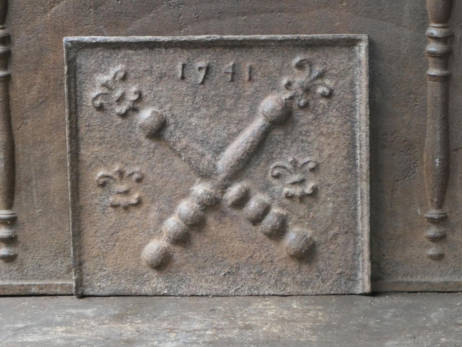 Antique Louis XIV 'Pillars With Saint Andrew's Cross' Fireback / Backsplash photo vinterior
