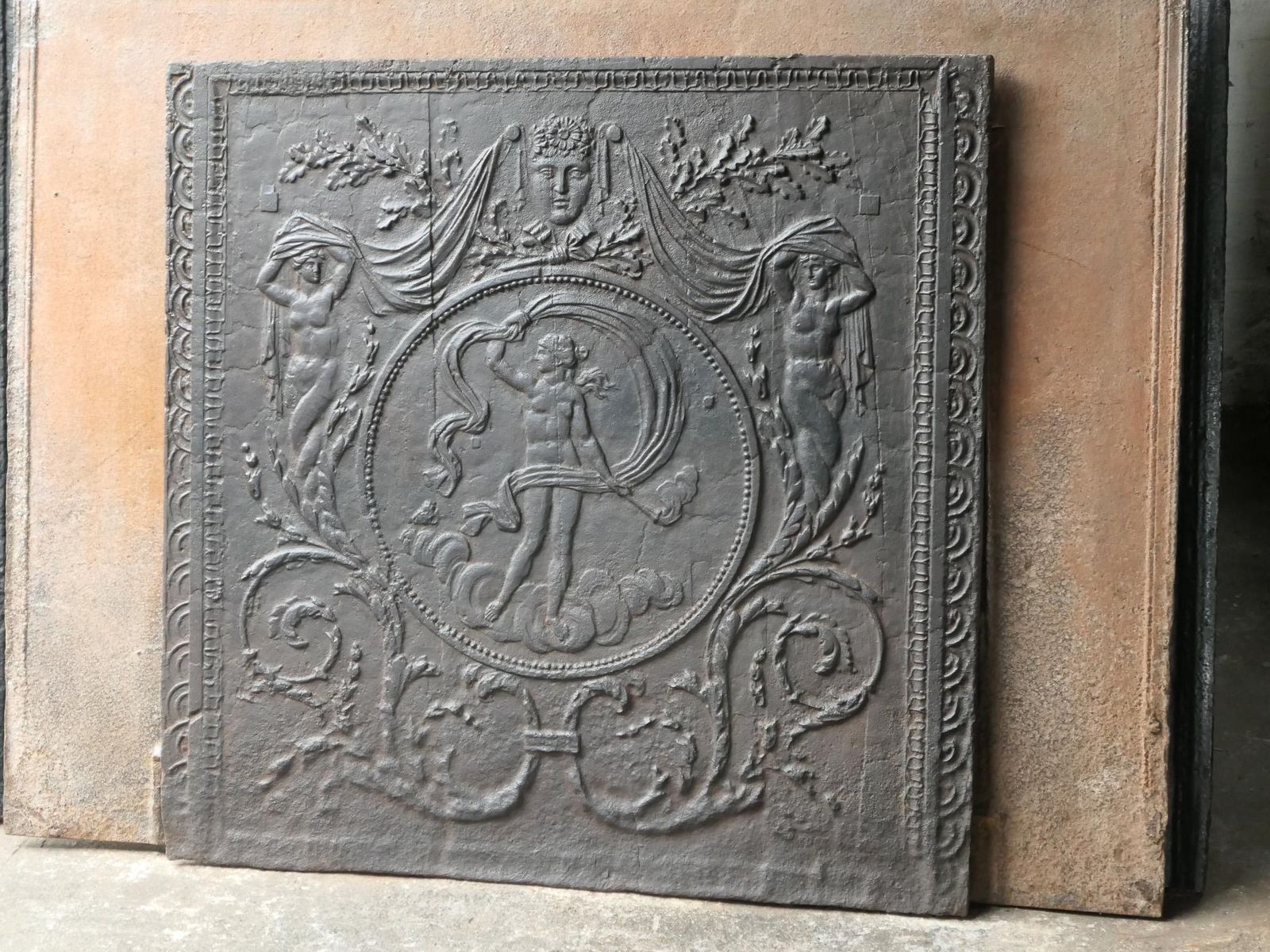 Antique French Fireback / Backsplash With The Goddess Venus, 18th Century photo vinterior
