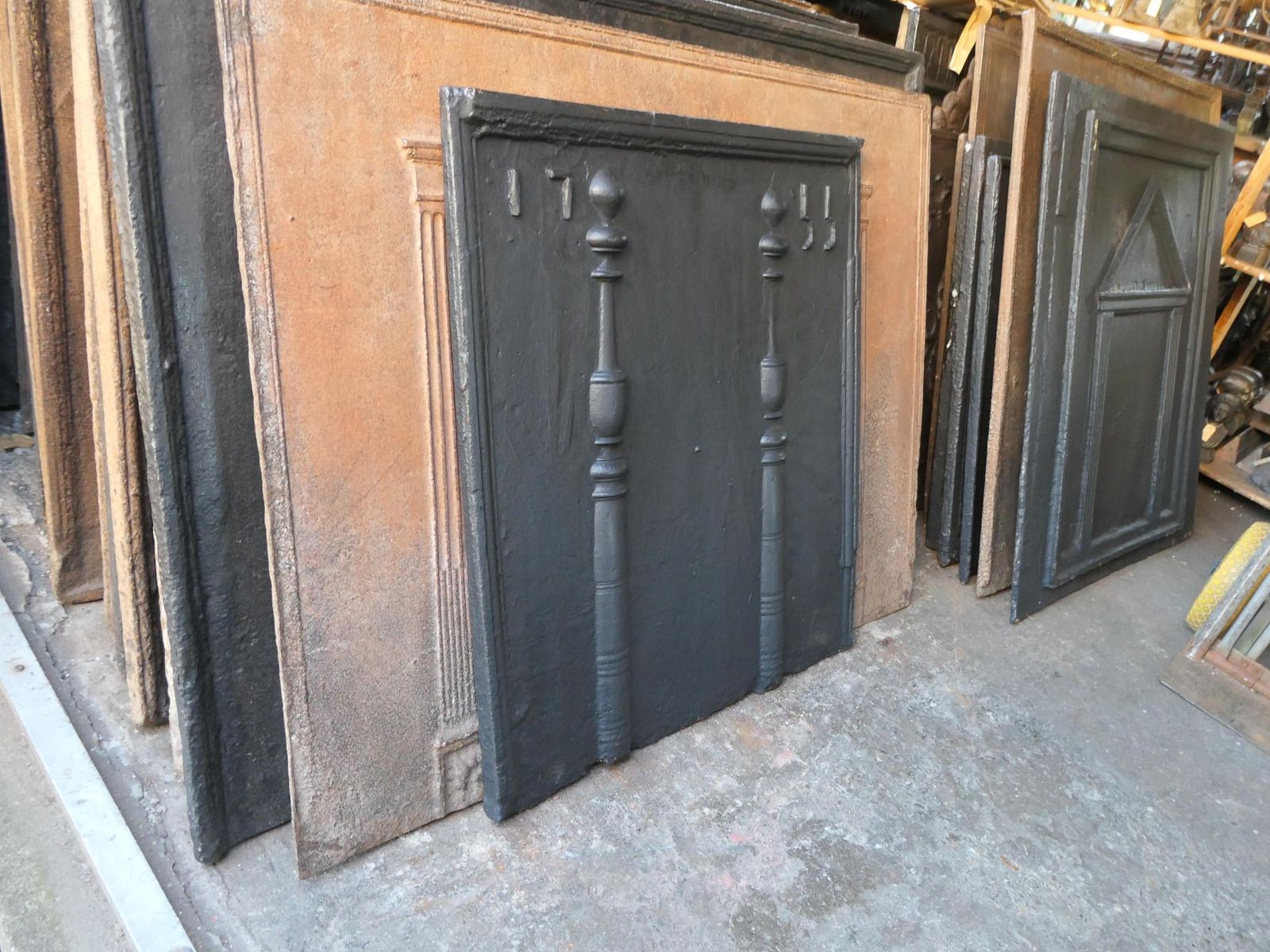 photo vintage 18th Century French Fireback / Backsplash With Pillars Of Hercules, Dated 1755