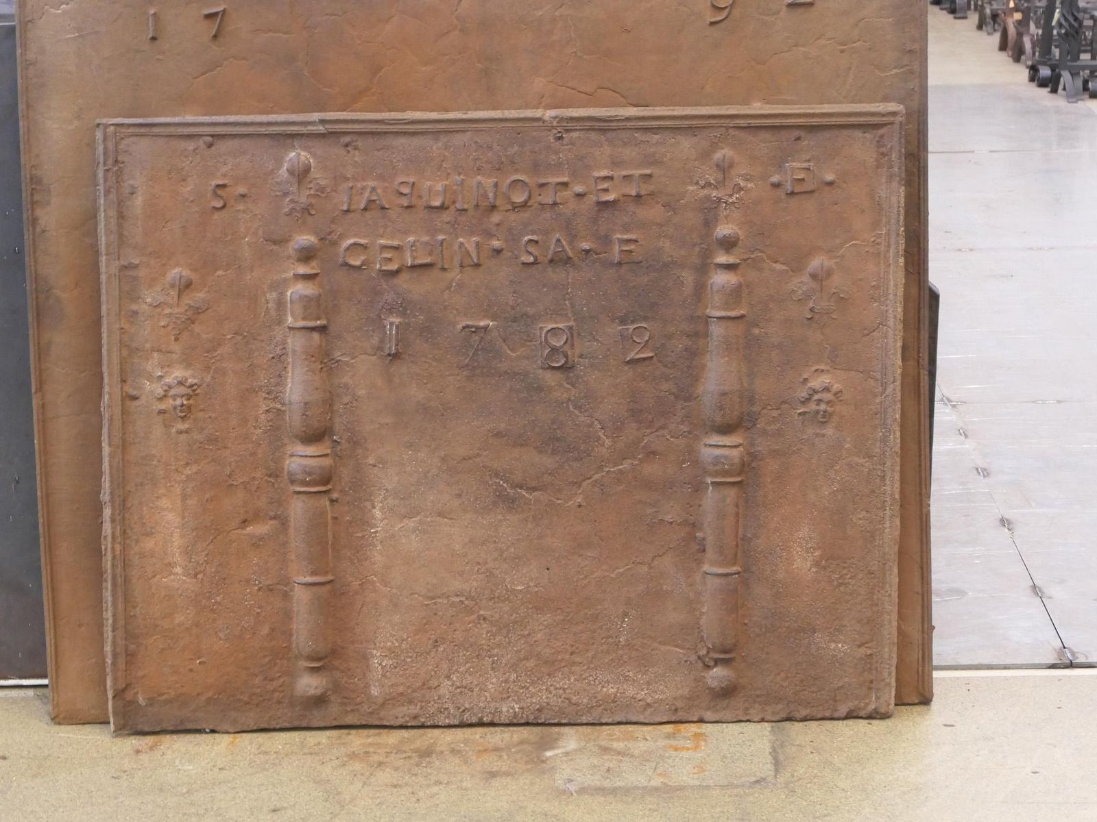 18th Century Louis XV 'Pillars With Fleurs De Lys' Fireback / Backsplash photo 1600.0