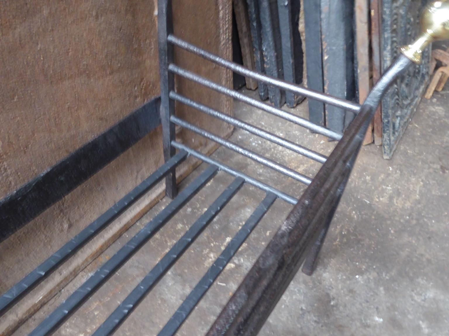 photo vinterior Antique Dutch Victorian Fireplace Grate Or Fire Basket, 19th Century