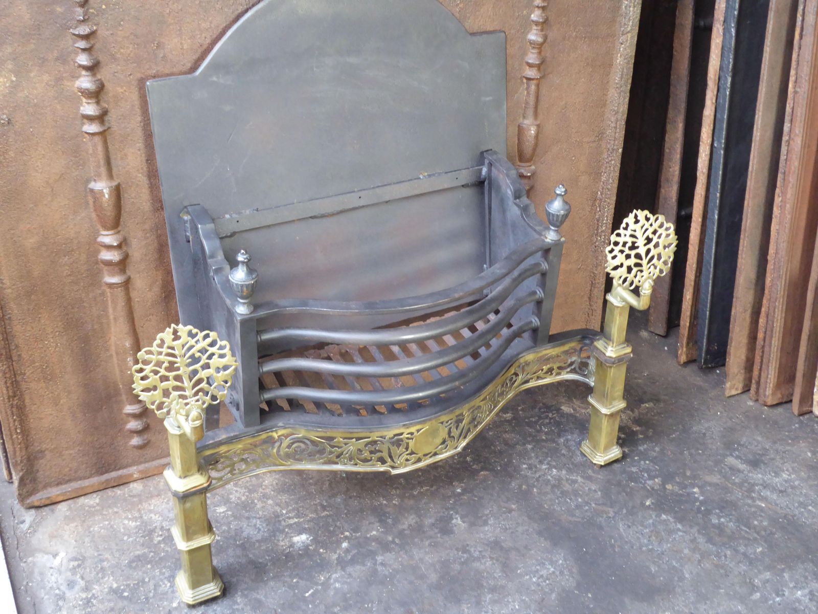 photo vintage Exquisite English Art Nouveau Fireplace Grate, Fire Grate