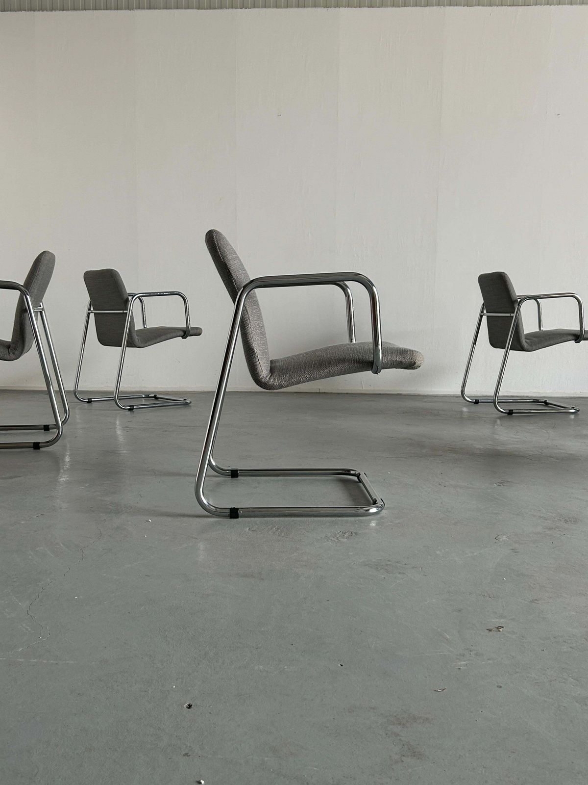 1 Of 6 Italian Space Age Chromed Tubular Steel Cantilever Lounge Armchairs, 70s photo vintage
