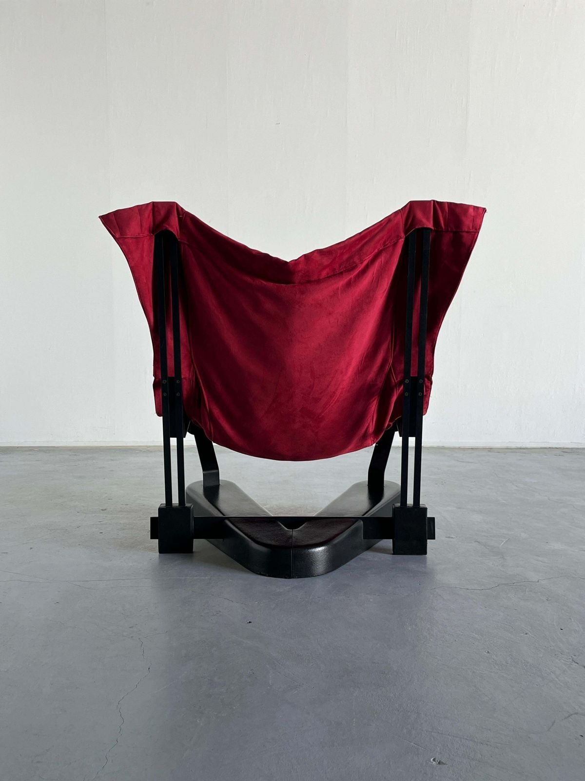 photo furniture Large Italian Sling Butterfly Lounge Chair In Suede And Metal, 1980s