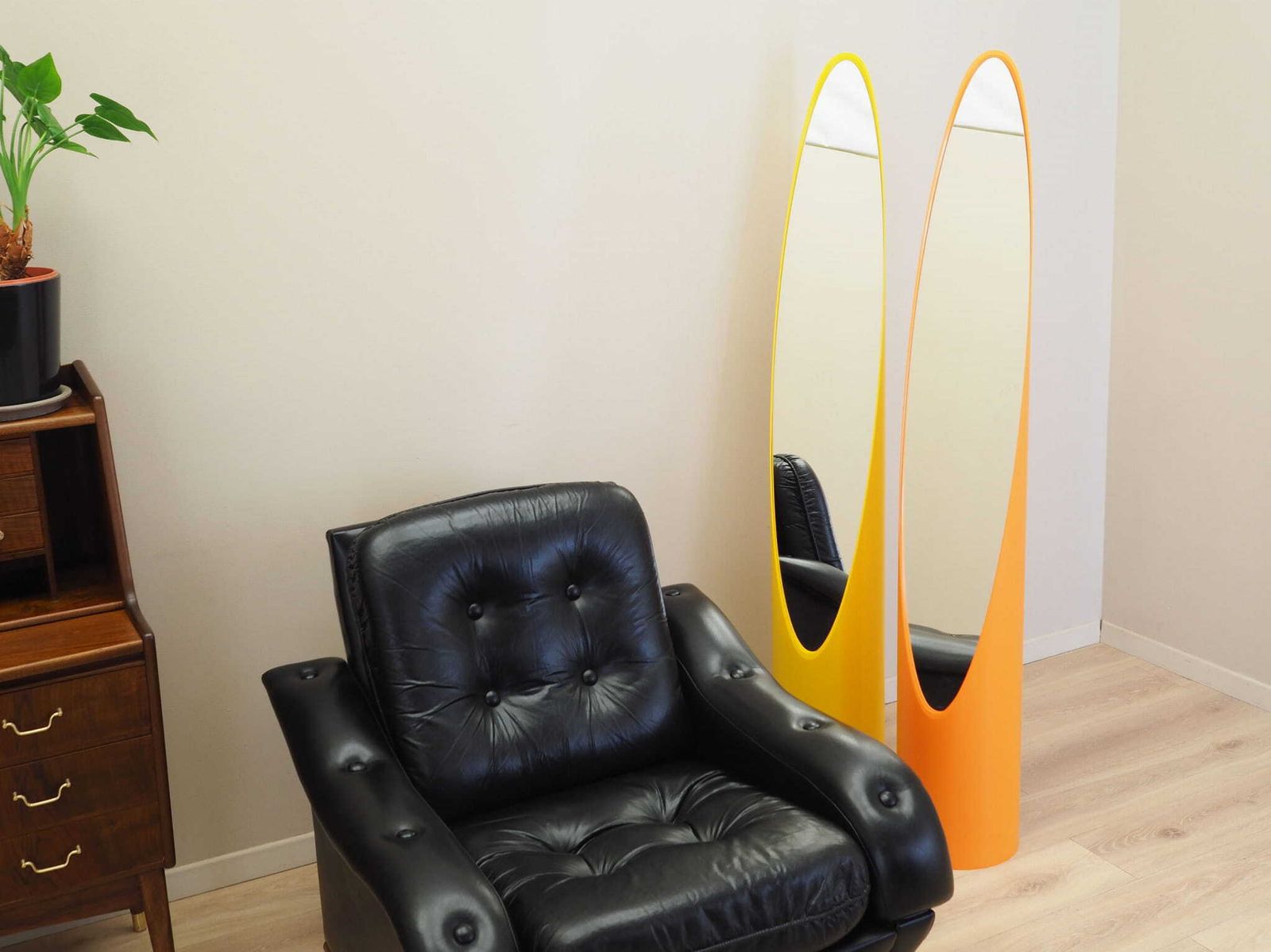 Zwarte Fauteuil, Italiaans Design, Jaren 1980, Productie: Italië photo Meubels