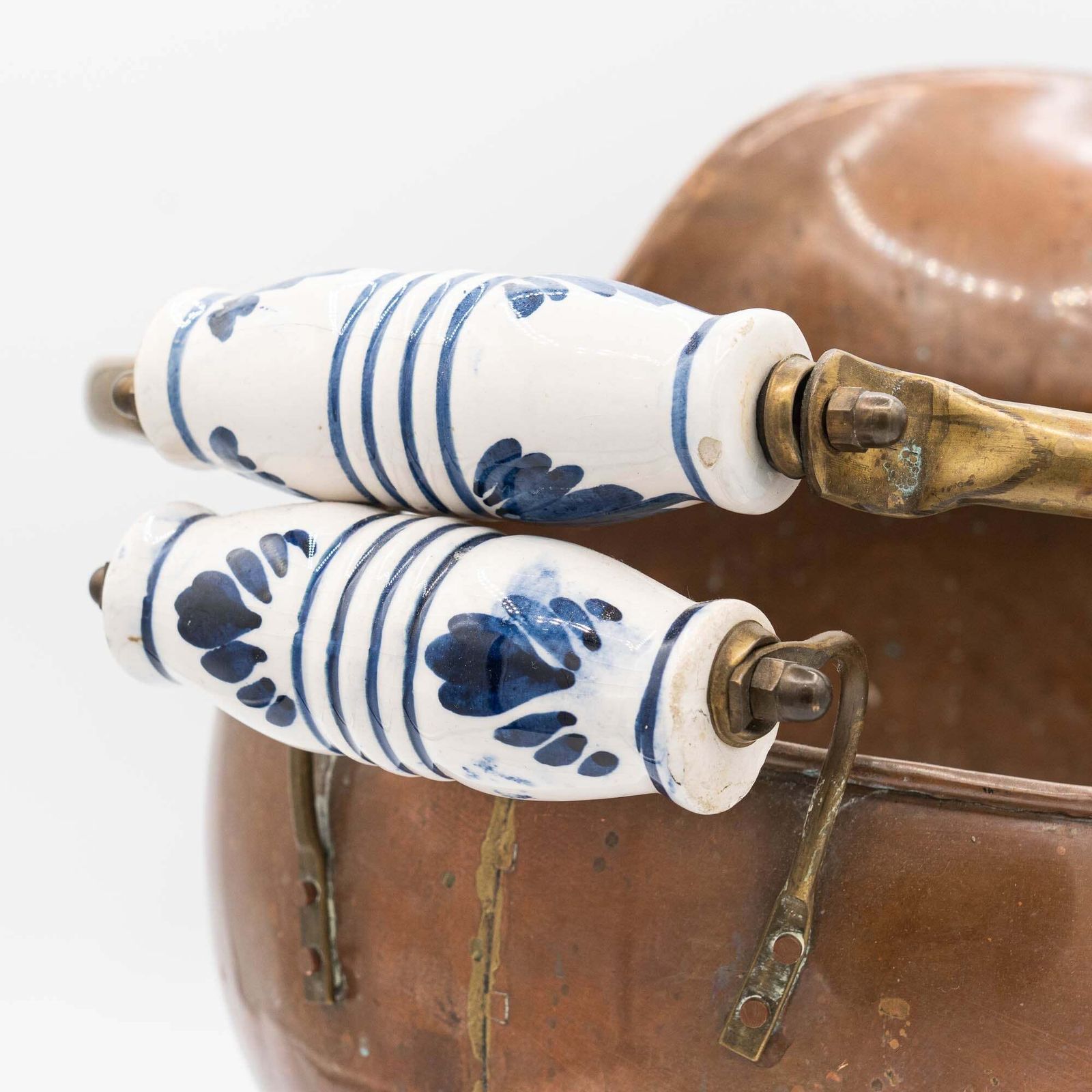 Antique Copper Helmet Coal Scuttle With Delft Ceramic Blue And White Handle   1800s photo vinterior