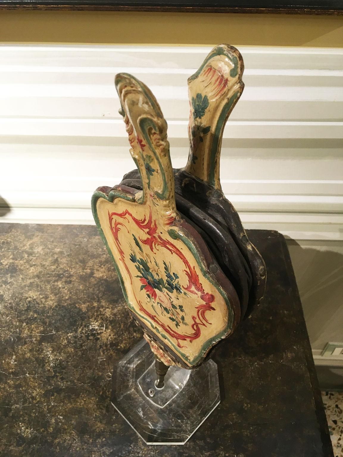 photo vintage 1750 Venezia Italy Yellow Lacquered Carved Wooden Fireplace Bellows With Flowers