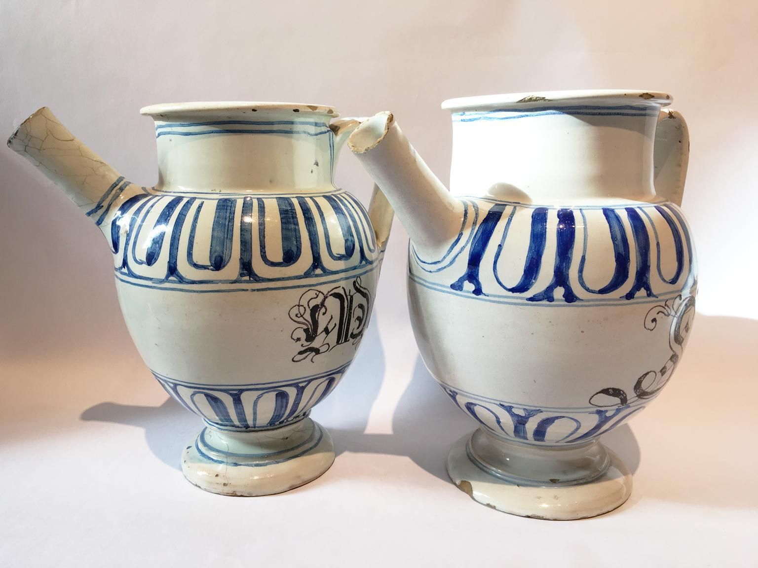 photo buy Italy Mid 18th Century Pair Of Ceramic Carafes In White And Blue For Pharmacy