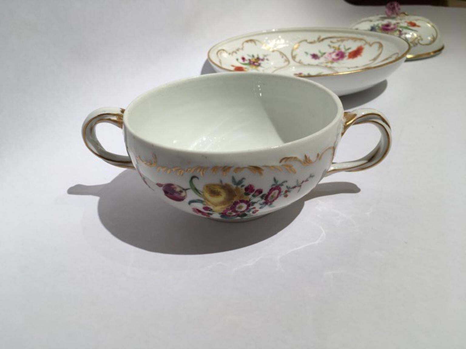 photo vintage Meissen Mid 19thcentury Golden Porcelain Covered Cup Multicolors Flower Drawings