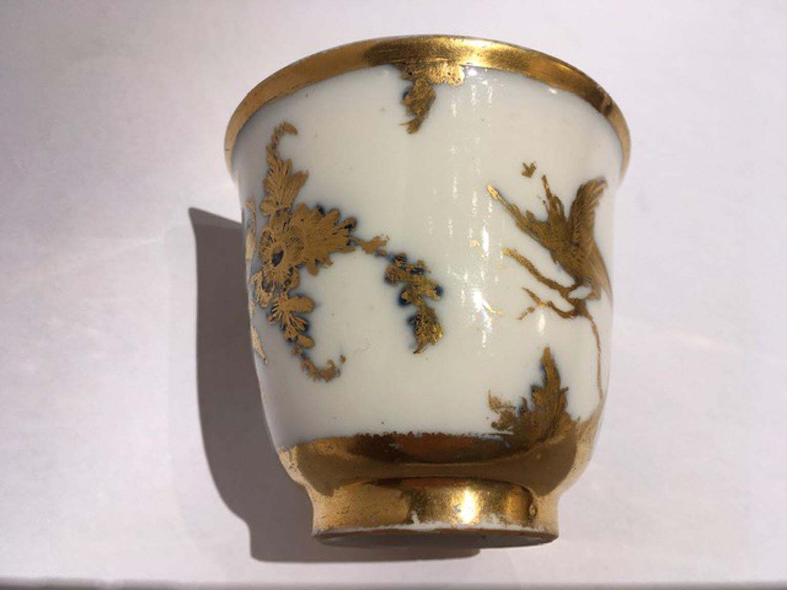 Meissen Mid 18th Century Cup White Porcelain With Golden Drawings Japonese Style photo furniture