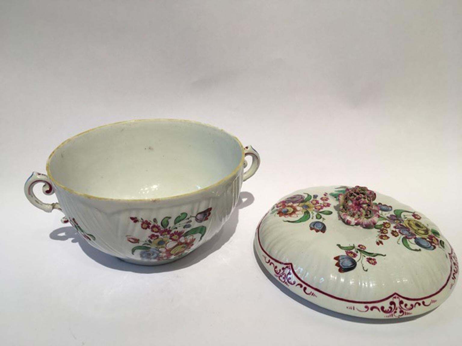 photo vinterior Italy 18th Century Richard Ginori Porcelain Covered Cup With Floral Drawings