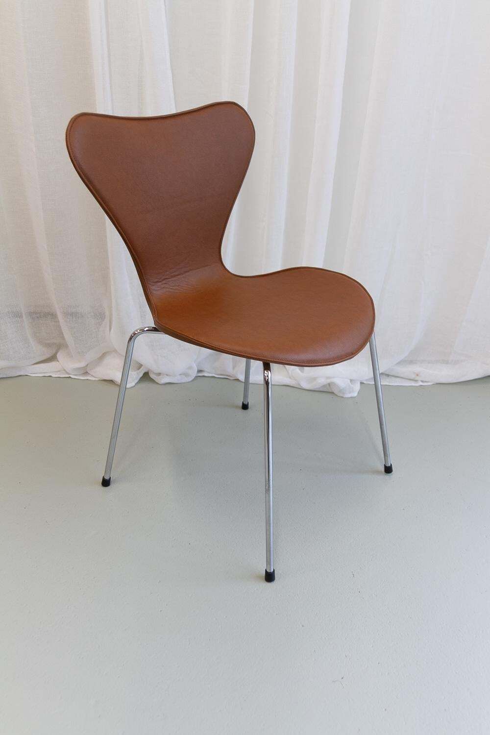 Series 7 Chair By Arne Jacobsen For Fritz Hansen, 2001. photo Furniture