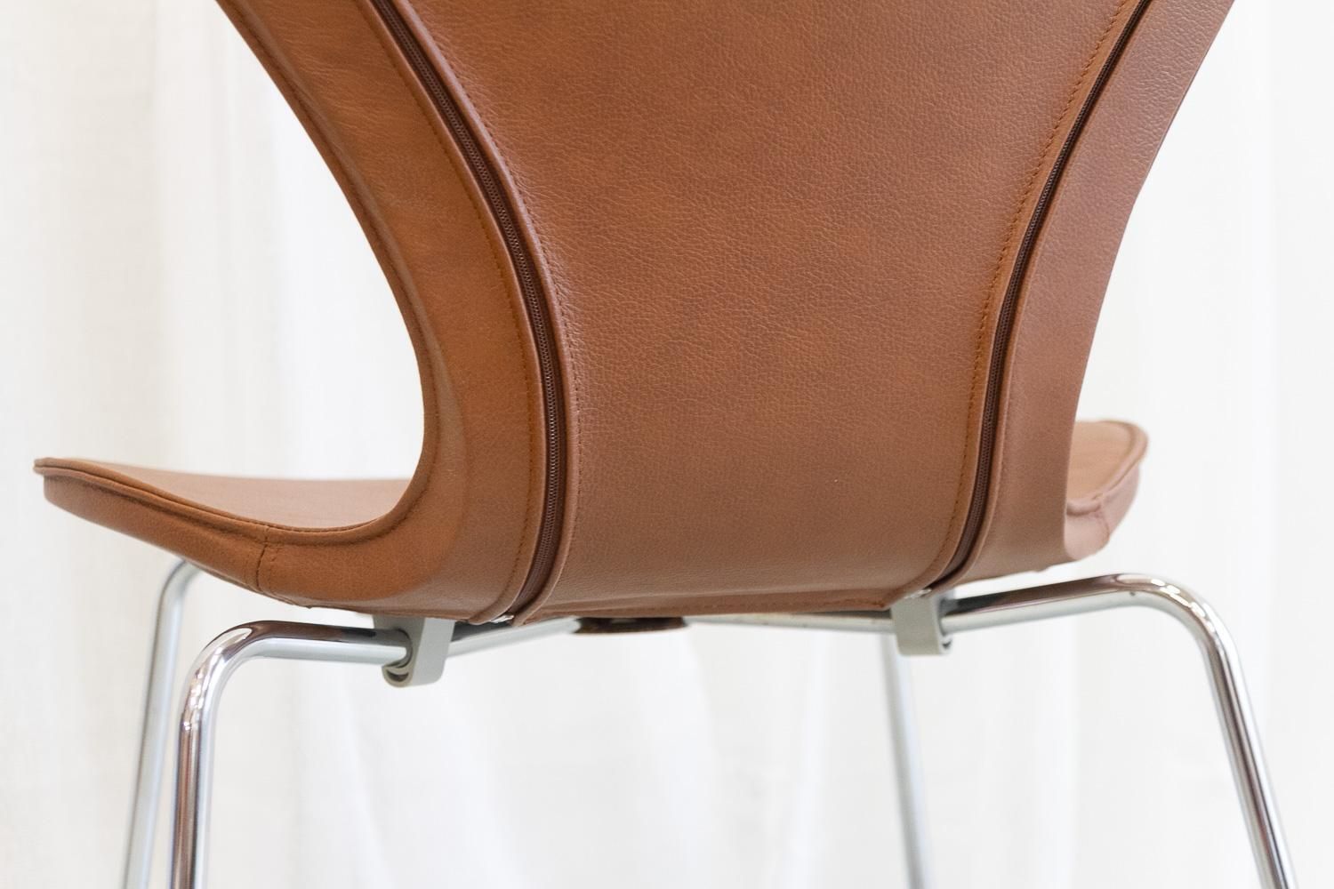 photo furniture Series 7 Chair By Arne Jacobsen For Fritz Hansen, 2001.