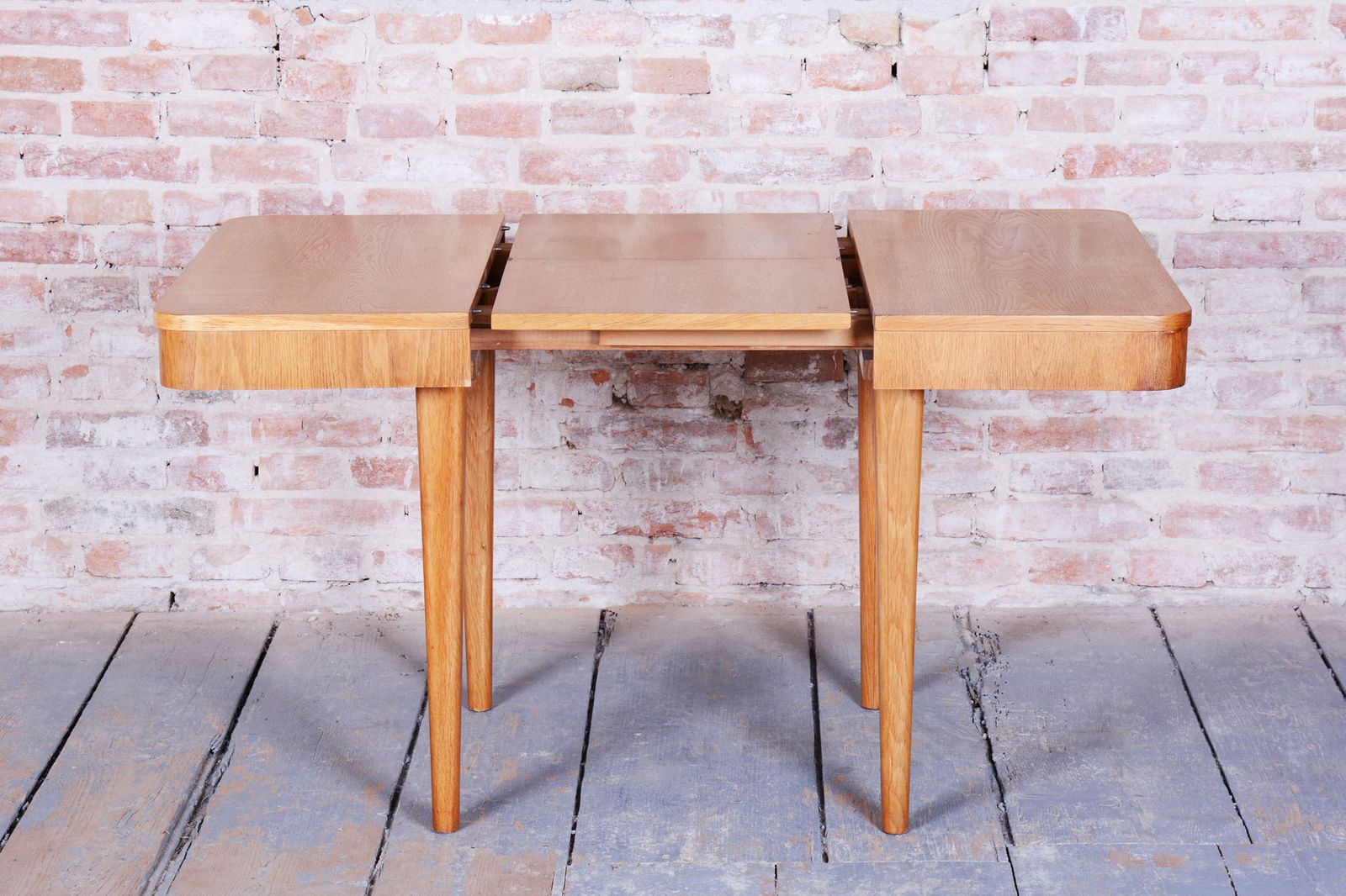 photo furniture Extendable Art Deco Dining Table, By Jindřich Halabala, Up Závody, Czech, 1940s