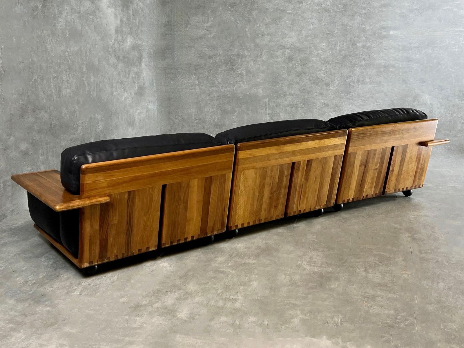 Late 20th Century Black Leather & Walnut Pianura Sectional Sofa By Mario Bellini photo for sale