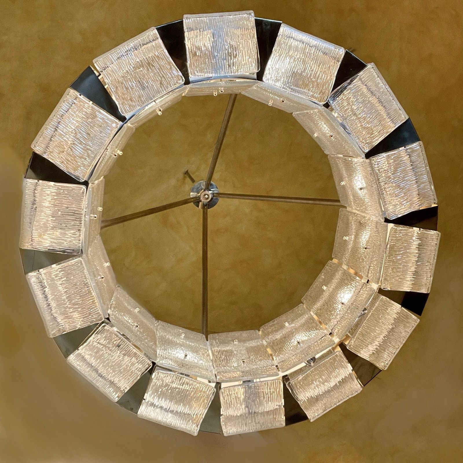 Late 20th Century Round Brass & Transparent Textured Murano Art Glass Chandelier photo Lighting