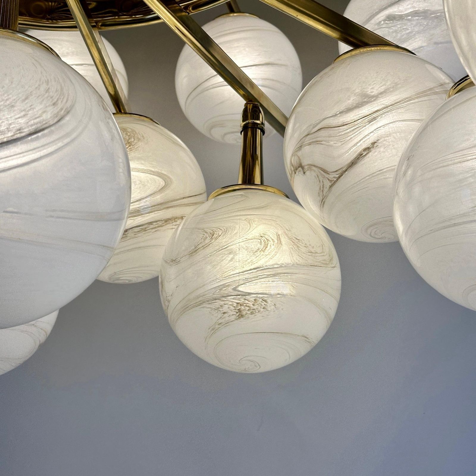 photo vinterior Late 20th Century Brass Double Tier Chandelier With Marbled Murano Glass Boules
