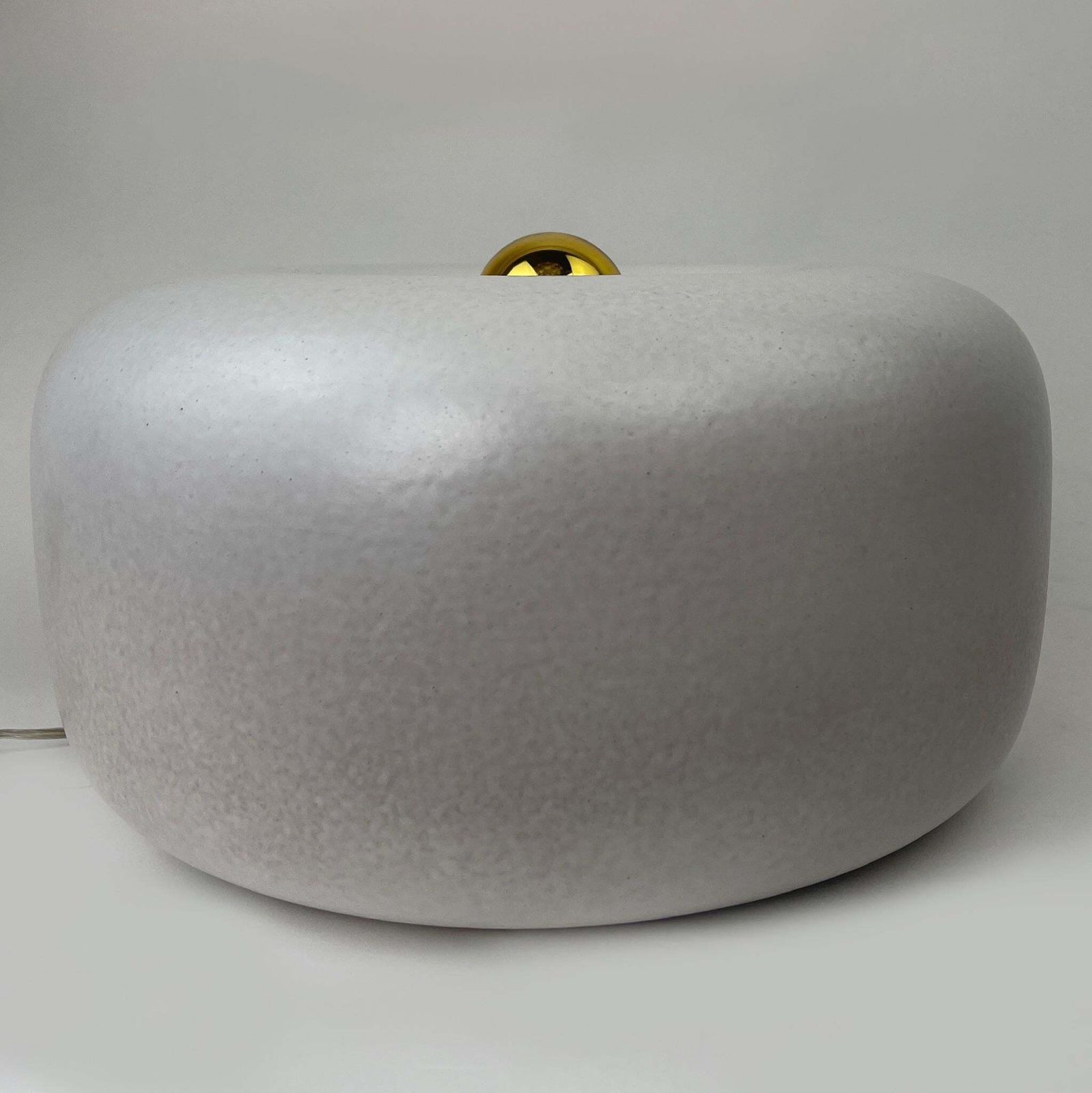 Mid Century Modern White Enameled Stoneware Round Table Lamp By G. Tramonti photo for sale