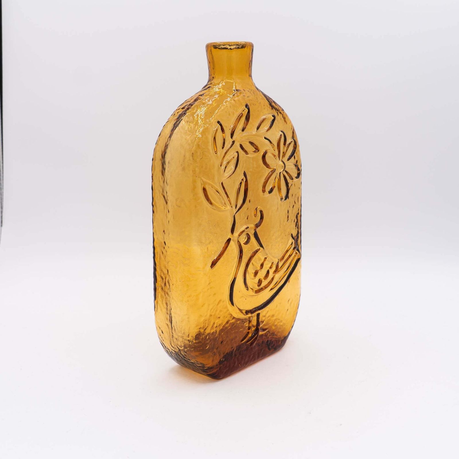 Textured Amber Glass Decanter "Bird Of Peace" By Wayne Husted   Stelvia, Empoli   1960s photo vinterior