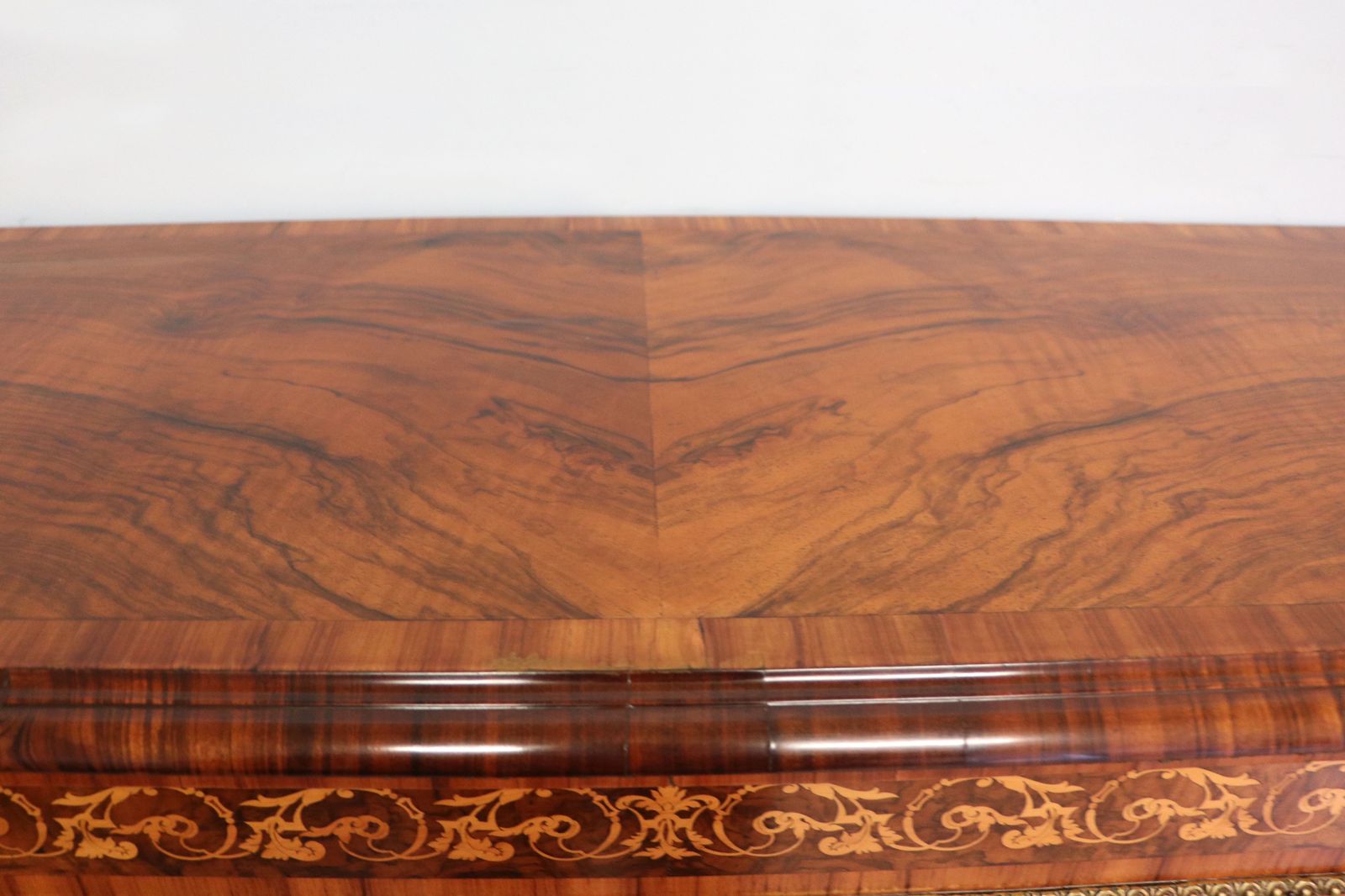 photo vinterior A Lovely Victorian Walnut Veneered, Inlaid And Gilt Metal Mounted Credenza Cabinet.