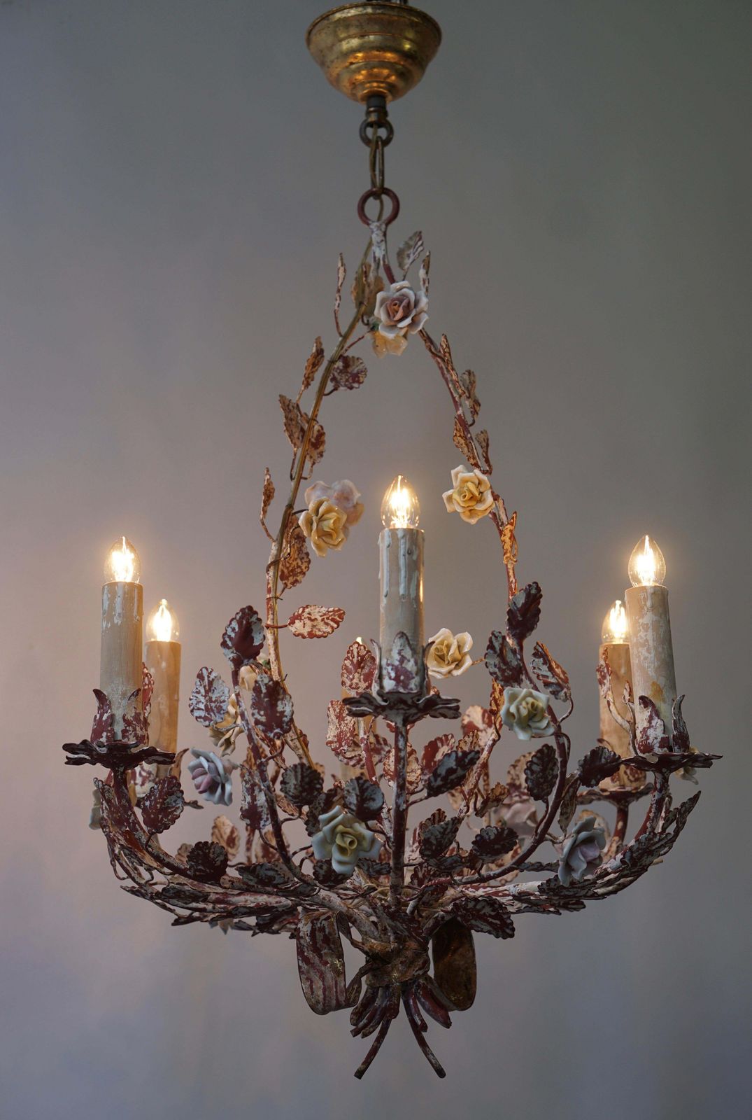 Italian Tôle Chandelier With Porcelain Flowers, 1960s photo vinterior
