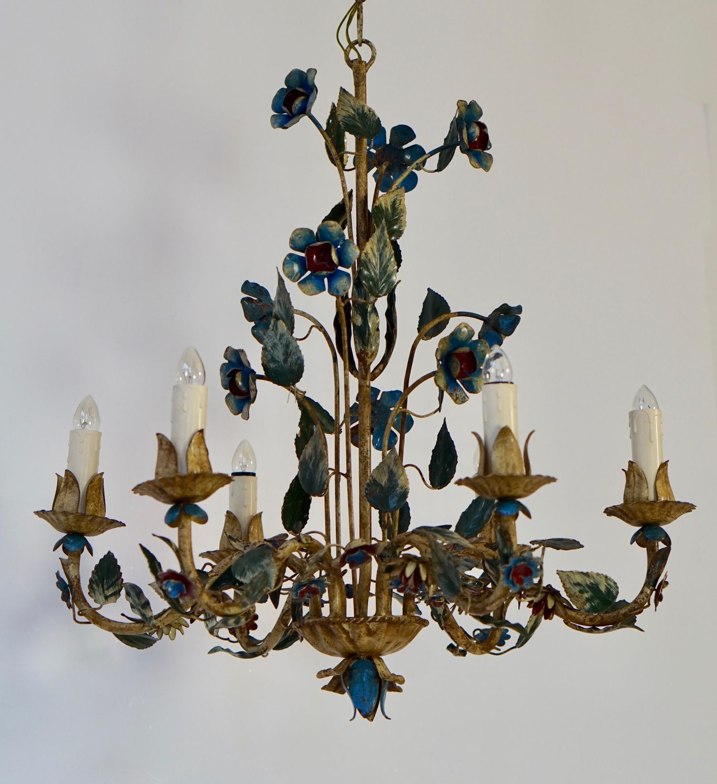 Mid 20th Century Italian Painted Iron And Tole Chandelier With Flowers photo furniture