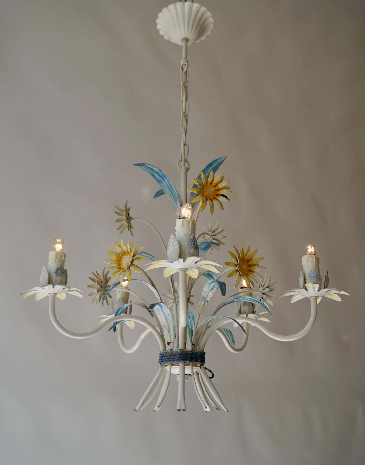Mid Century Painted Tôle 5 Arm Light Fixture With Yellow Flowers photo Lighting