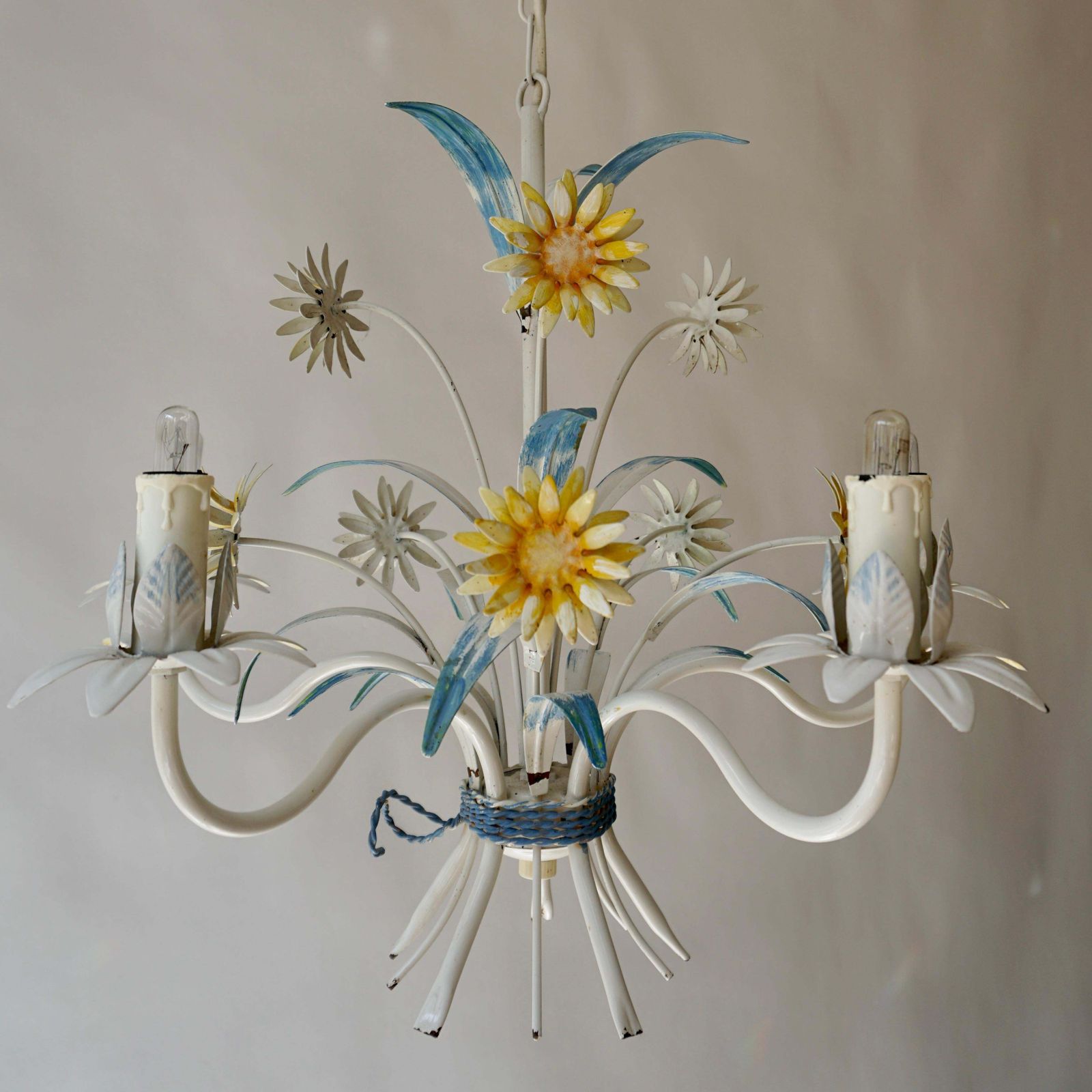 Mid Century Painted Tôle 5 Arm Light Fixture With Yellow Flowers photo vinterior