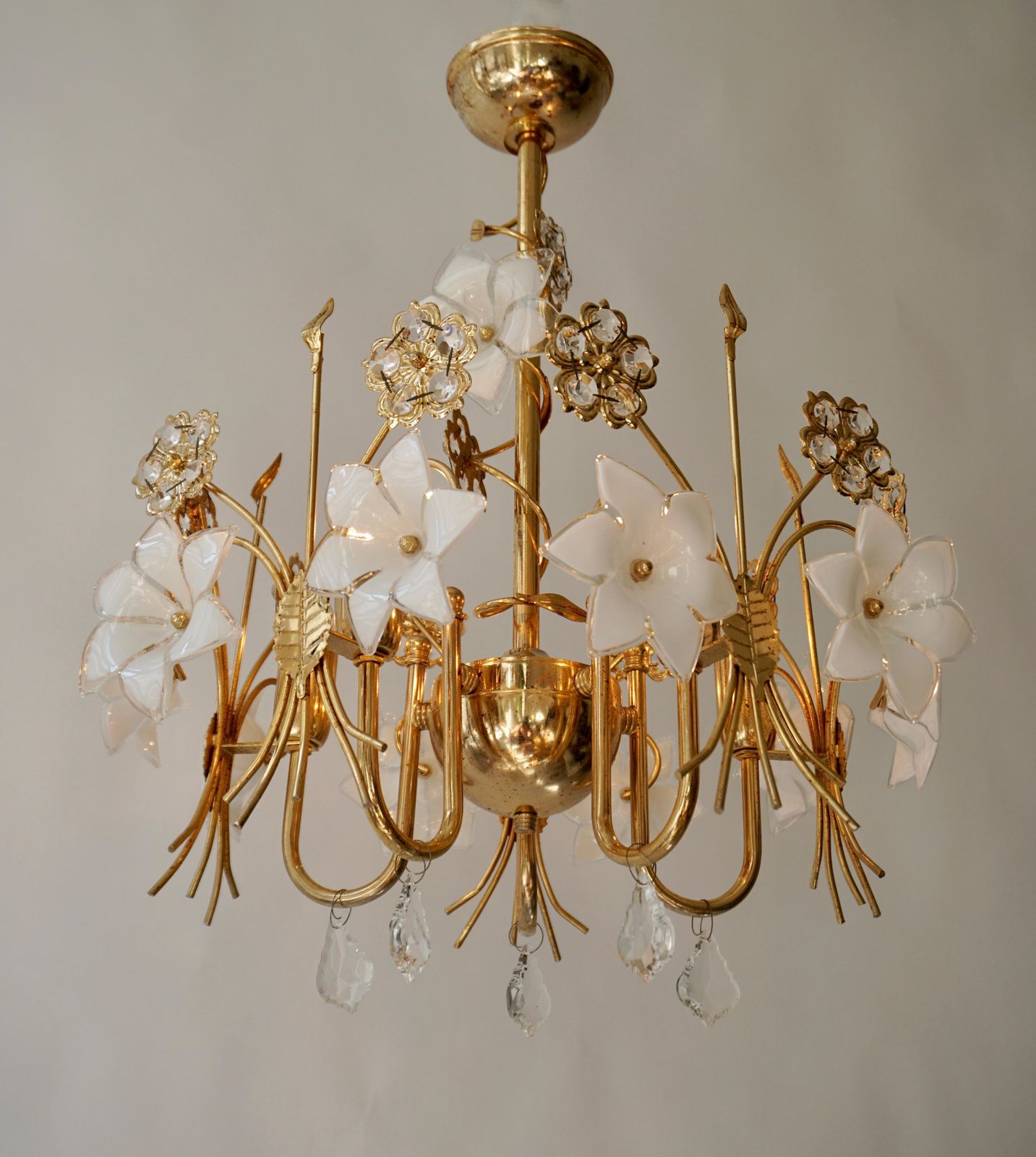 Murano Glass And Crystal Chandelier With White Flowers photo for sale