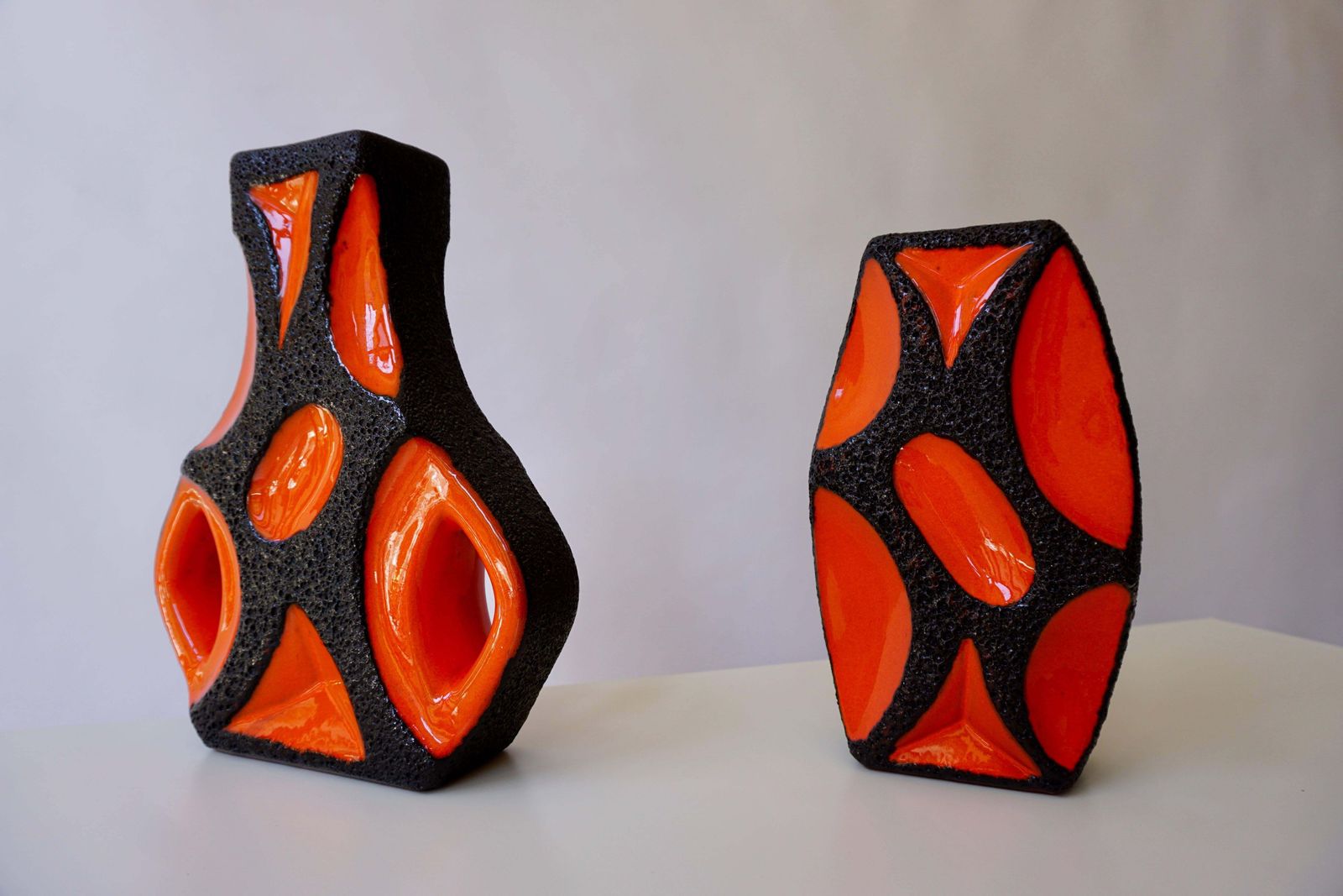 photo vinterior Two West German Roth Keramik Art Pottery 'Fat Lava' Guitar Vase