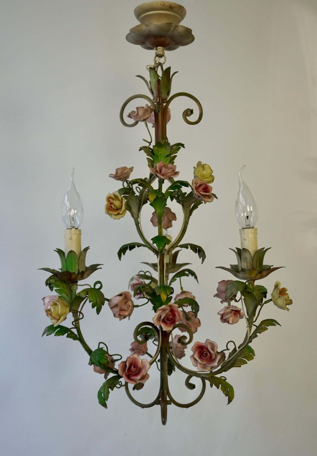 Italian 20th Century Louis XVI St. Tole & Saxe Porcelain Three Light Chandelier photo furniture