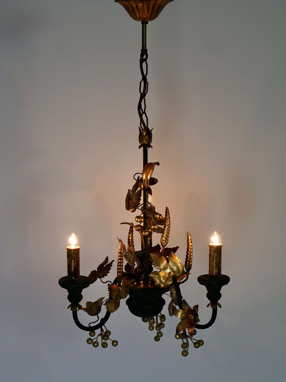 Chandelier In Wood And Gilded Metal photo vinterior