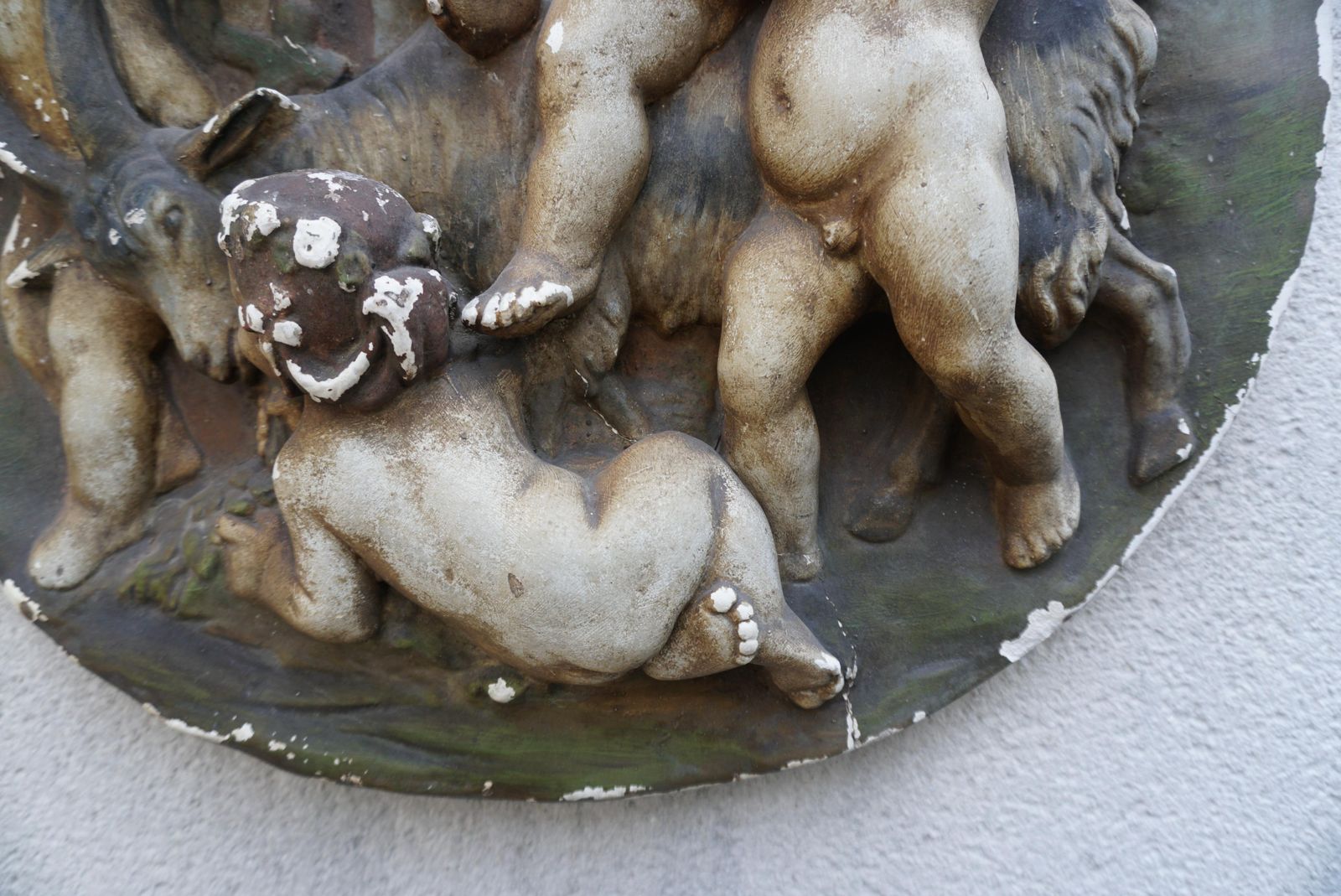 19th Century  French Plaster Relief Plaque Of Four Putti Cherubs photo vinterior