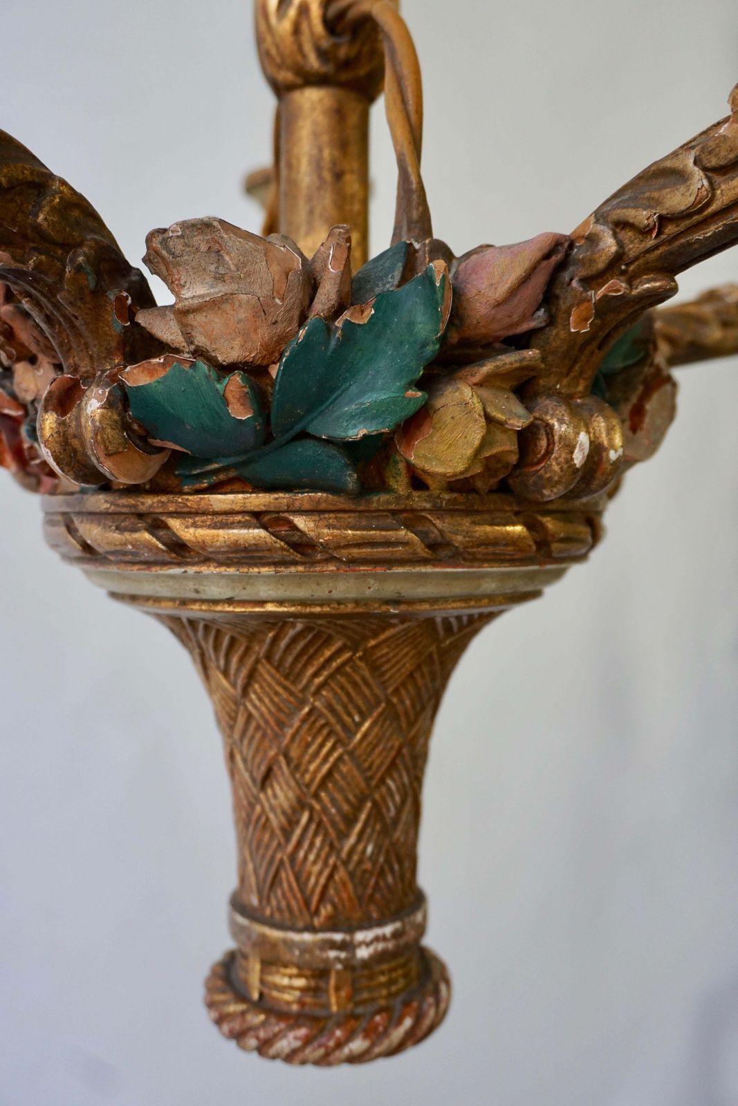 photo vinterior Italian Giltwood Chandelier With Flowers