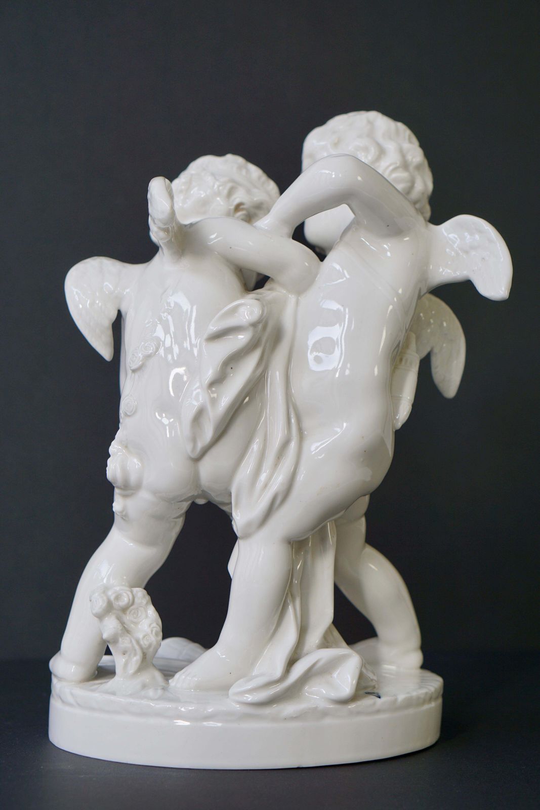 Porcelain Figurative Sculpture Representing Two Little Angels, Putti photo 807.0