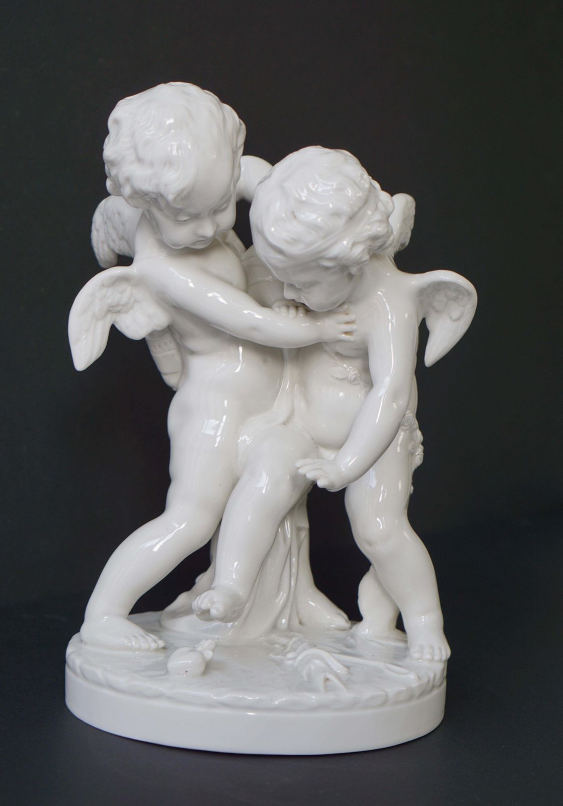 photo vinterior Porcelain Figurative Sculpture Representing Two Little Angels, Putti