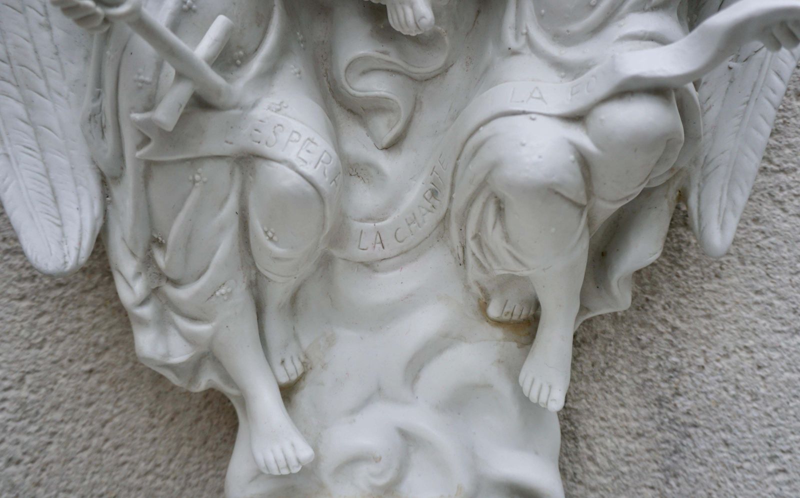 photo vinterior Antique Large Bisque Porcelain Holy Water Font With Angels