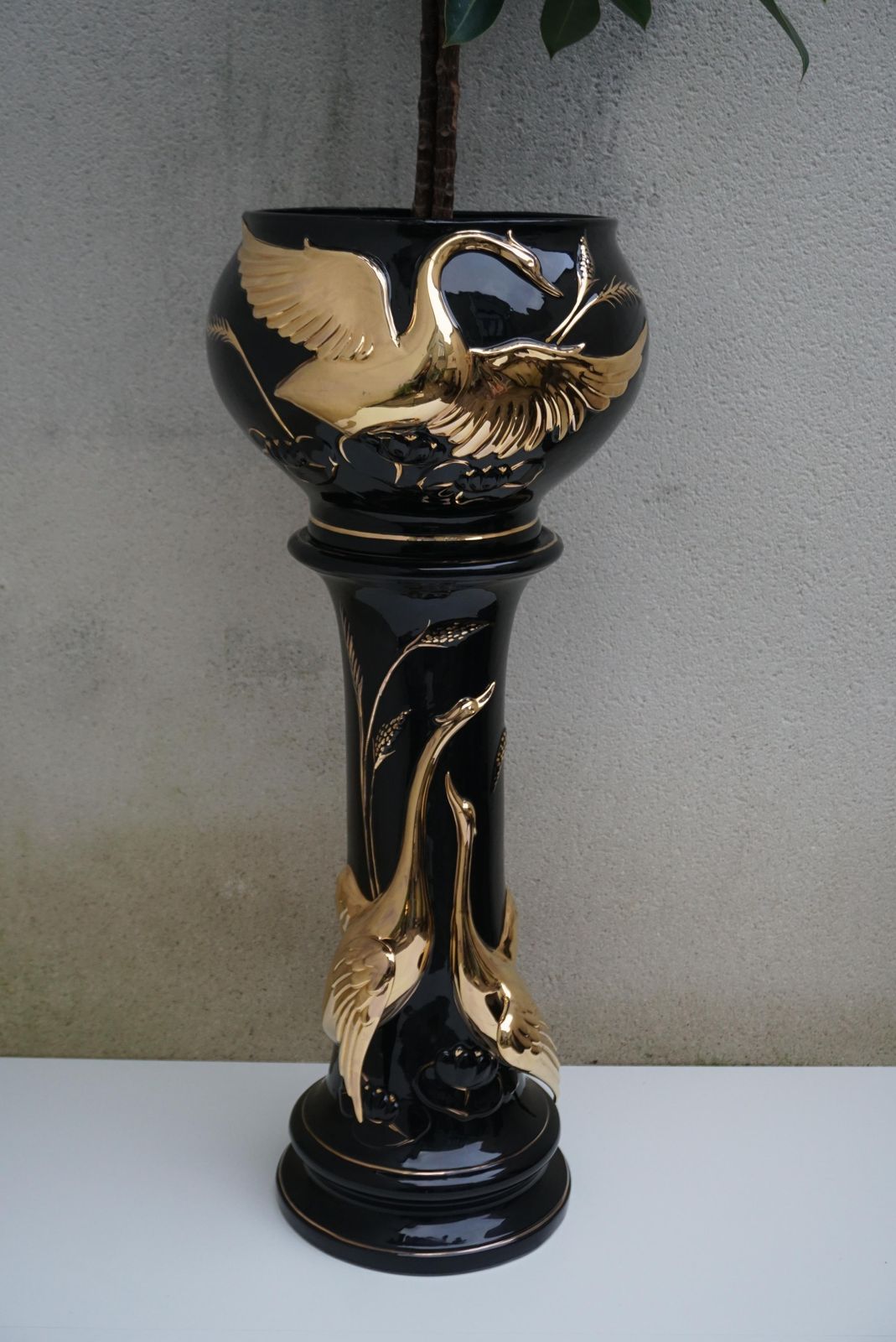 photo vinterior Italian Jardiniere On Pedestal With Swans