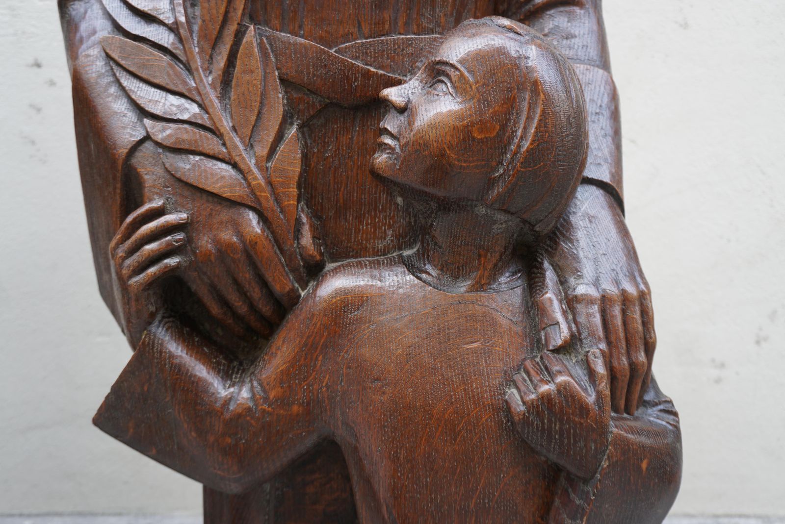 photo vinterior Madonna And Child Statue And Saint Joseph And Child Sculpture