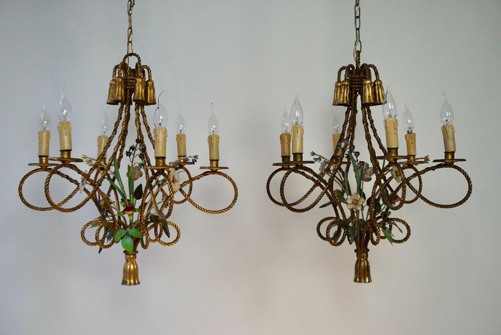 photo vintage 2 Italian Tole Flower Hollywood Regency Chandelier Florentine, 1950s