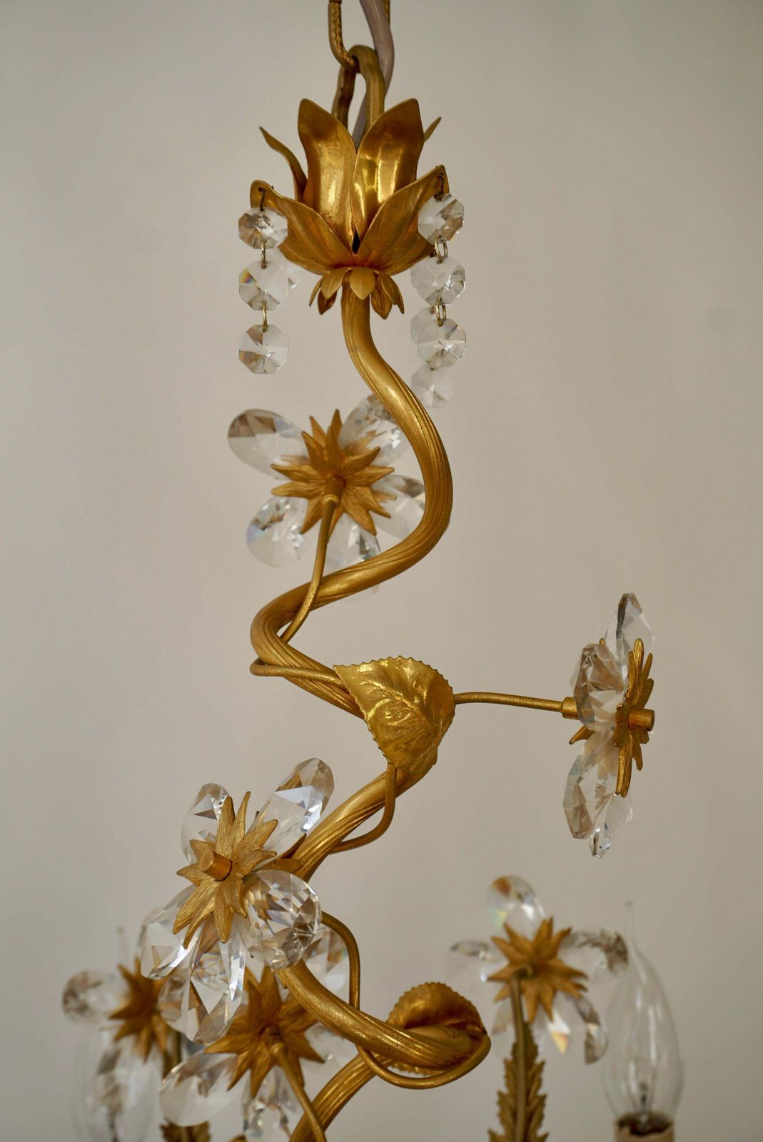 photo vinterior Hollywood Regency Chandelier With Gilded Roses And Crystal Flowers