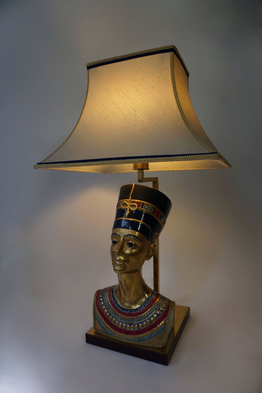 Egyptian Nefertiti Pharoh Queen Busts, Table Lamps By Edoardo Tasca photo furniture