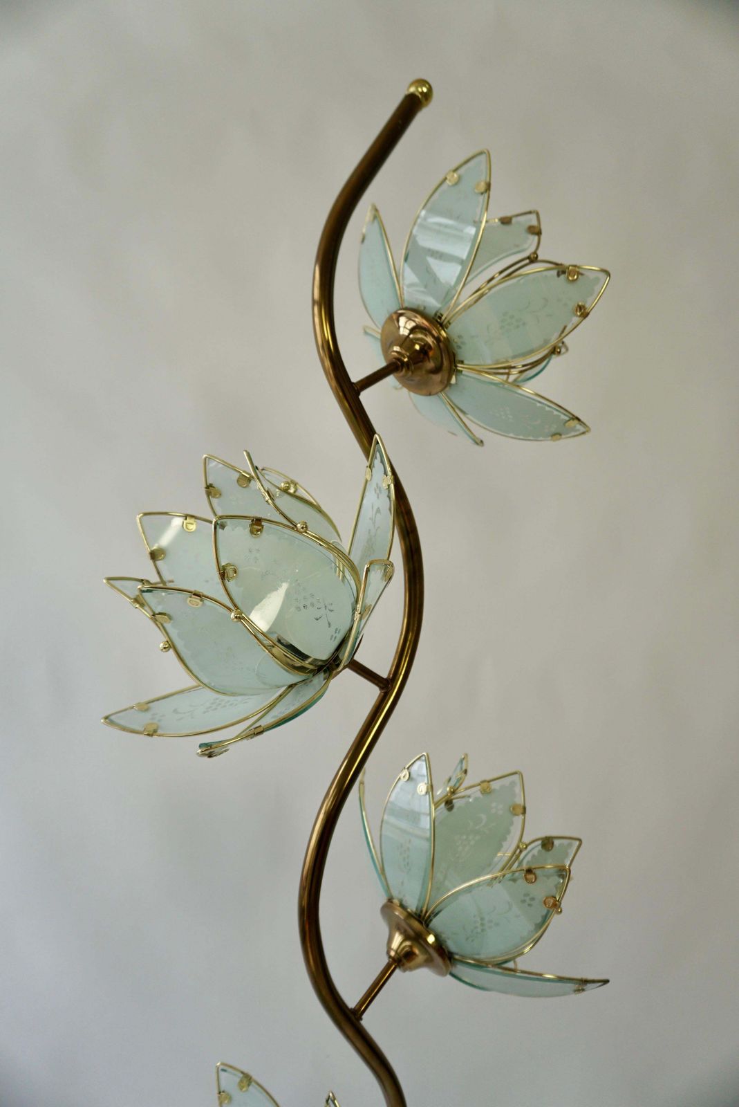Elegant Floor Lamp With Four Glass Lotus Flowers photo 2505.0