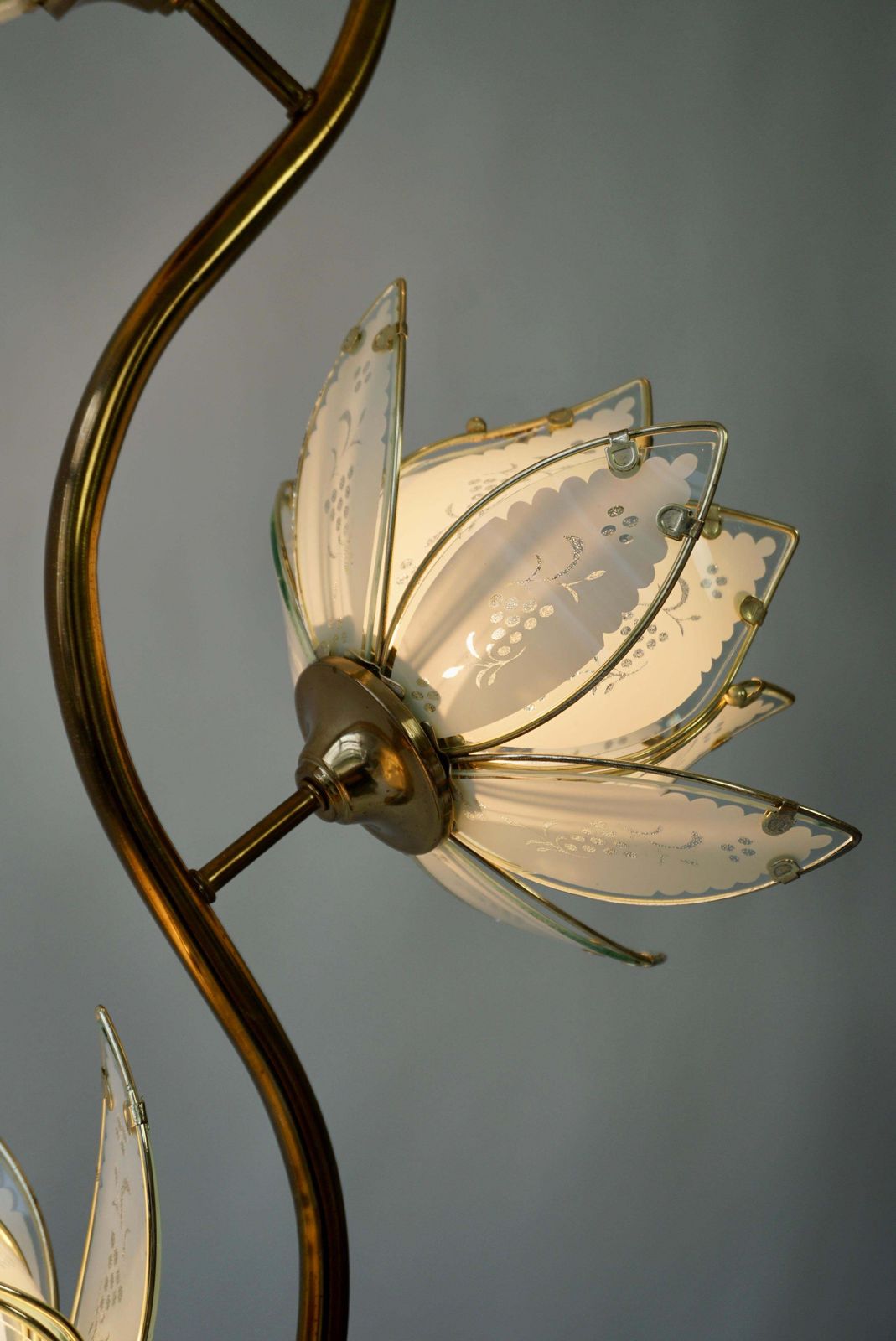 Elegant Floor Lamp With Four Glass Lotus Flowers photo vintage