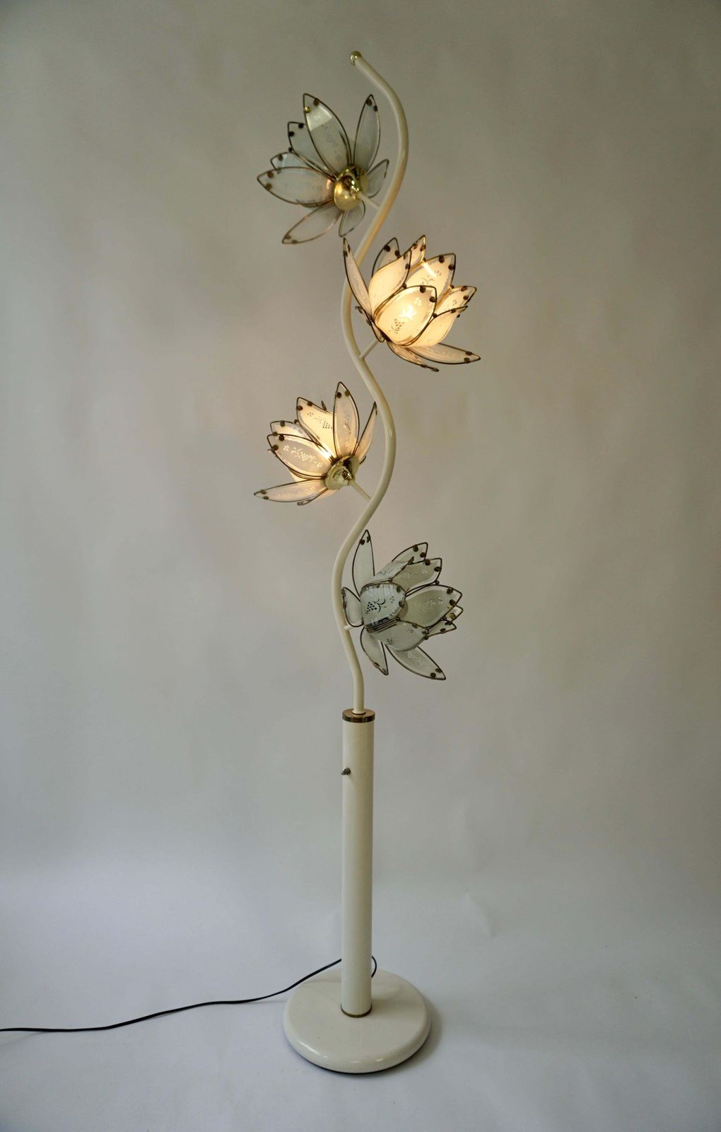 Mid Century Modern Vintage Hollywood Regency White Glass Lotus Flower Floor Lamp photo 3122.0