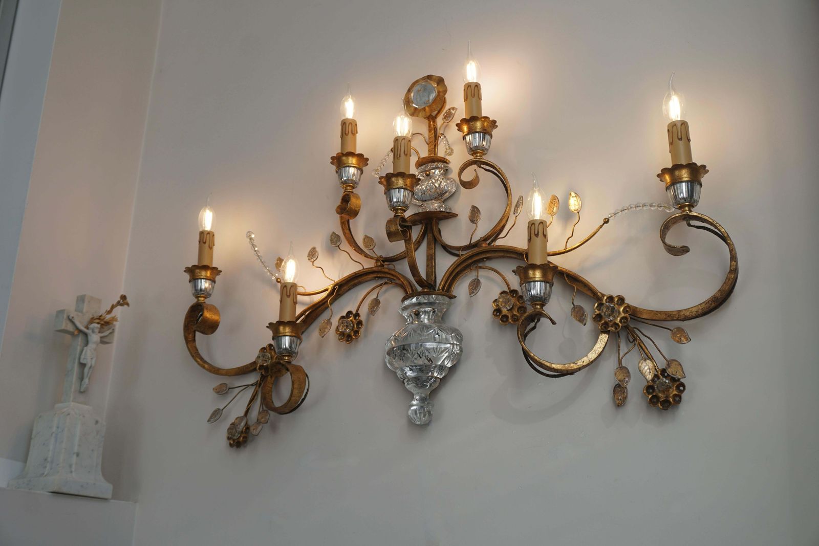 Gilded Metal Leaf And Glass Flower Wall Sconce Light Fixture photo vinterior