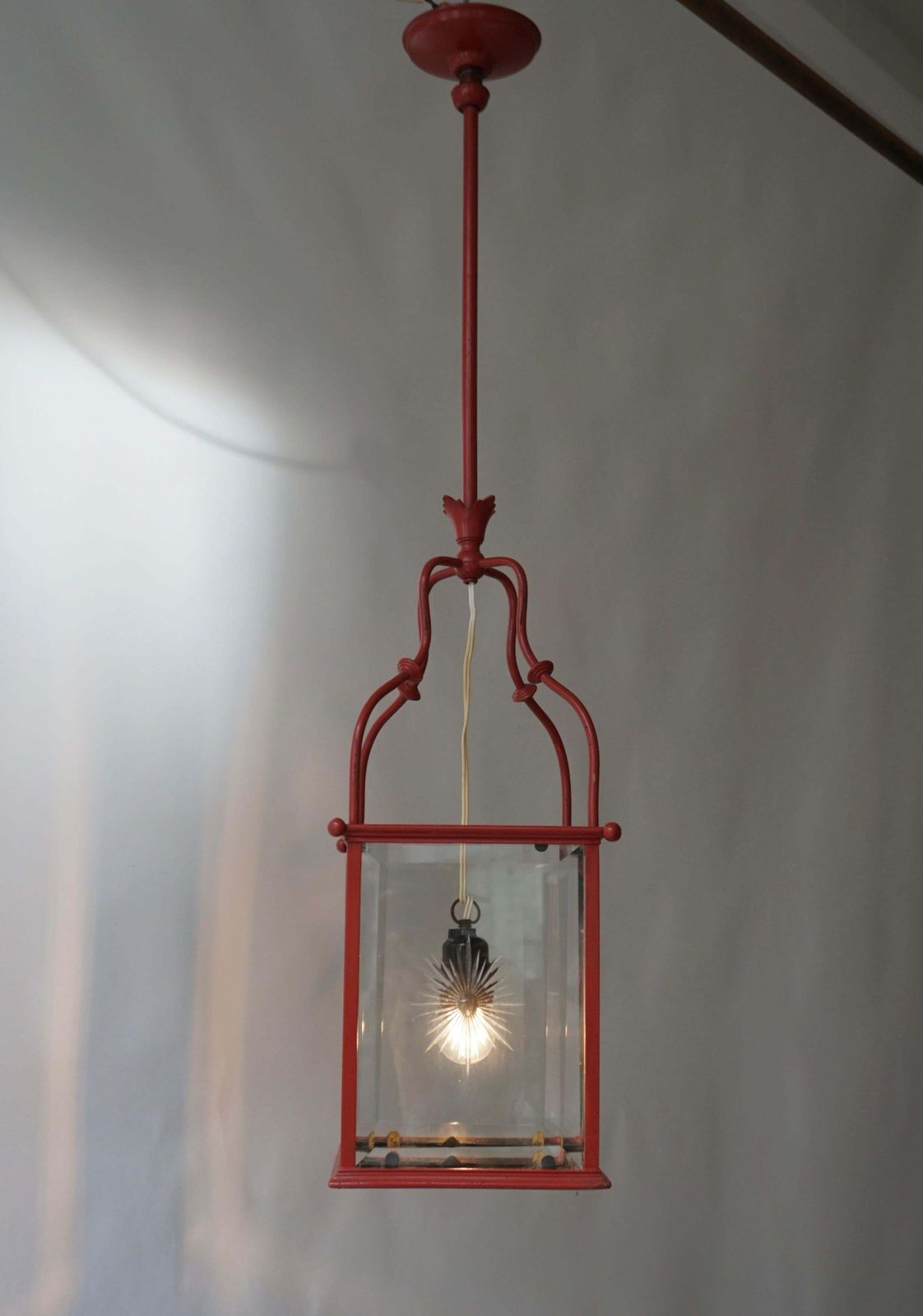 photo vinterior An Italian Red Tole Metal Lantern With Cut Glass, Early 20th C.