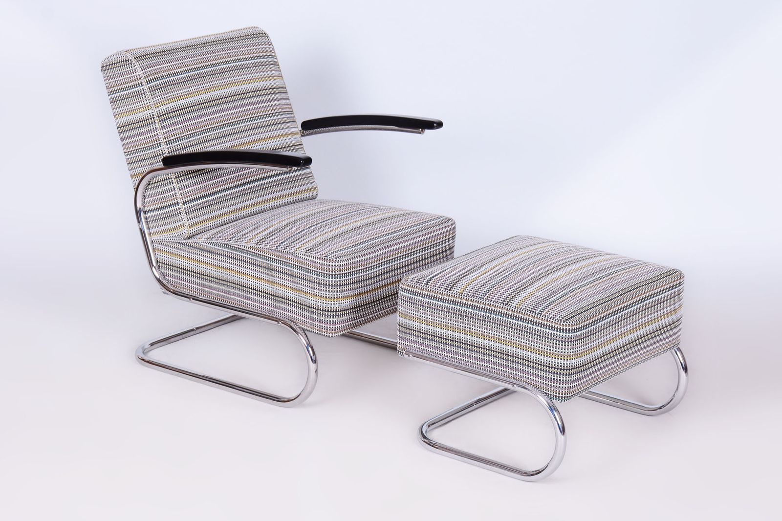 photo furniture Restored Bauhaus Stool, By Robert Slezák, Chrome Plated Steel, Czech, 1930s